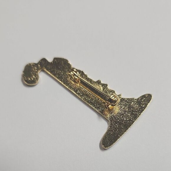 Vintage Wallace Idaho Red Light Street Lamppost Lady Enamel Lapel Pin Souvenir - Picture 3 of 5